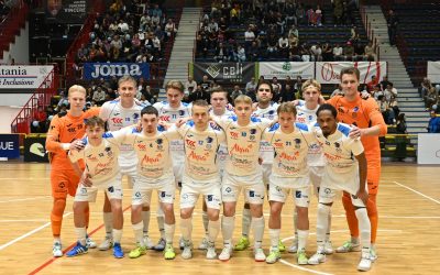 Päätösottelusta tappio yli 2000 katsojan edessä